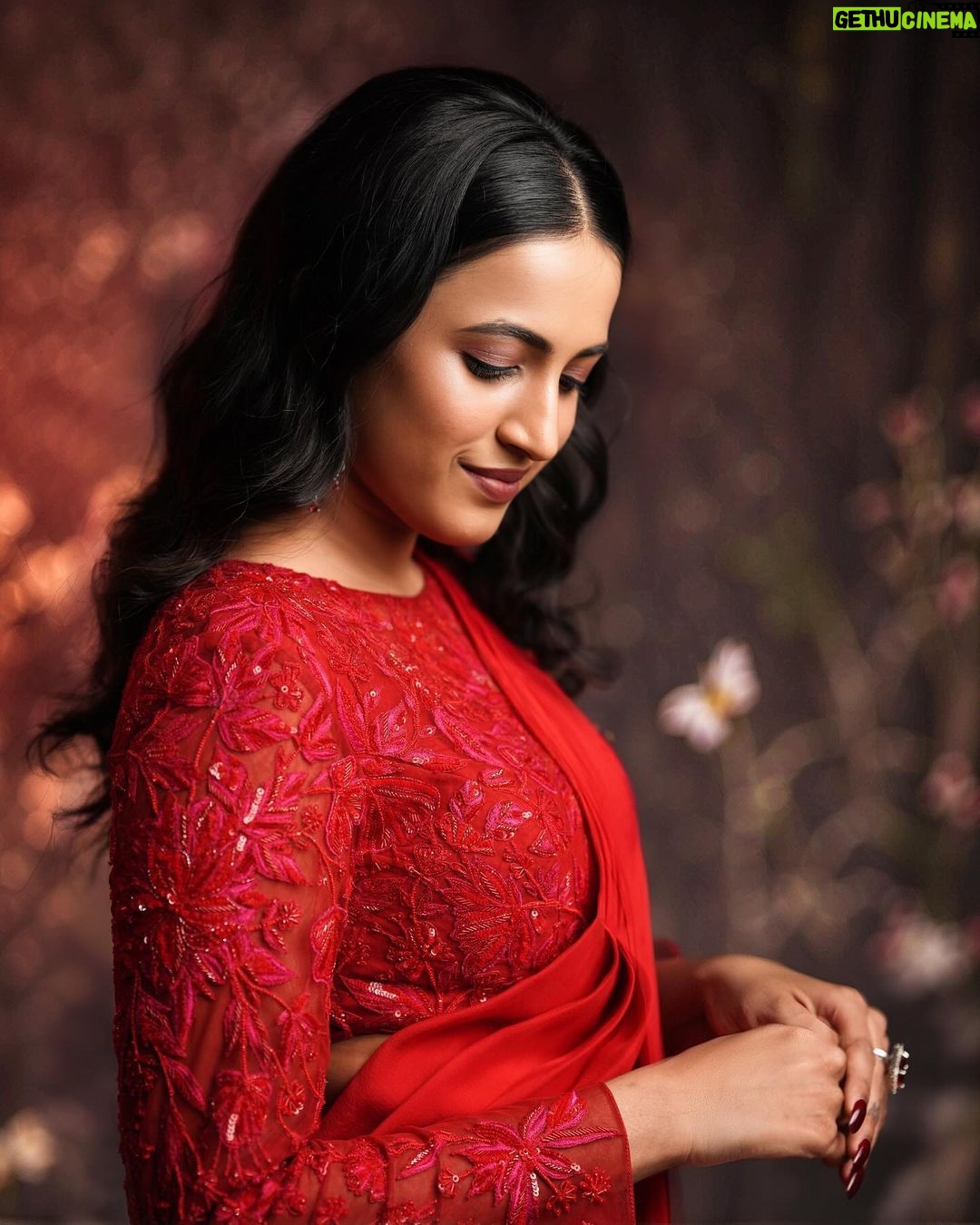 Niharika Konidela Instagram - Feeling a little bit red . . Outfit: @tanva_by_deepika Jewellery : @shopriyaaofficial Styling: @sandhya_sabbavarapu @team_sandhya Styling team: @sunandini_vijjagiri @manisha_manu28 HMU @ravi_pasupuleti Photography: @screamstudiosbyharsha
