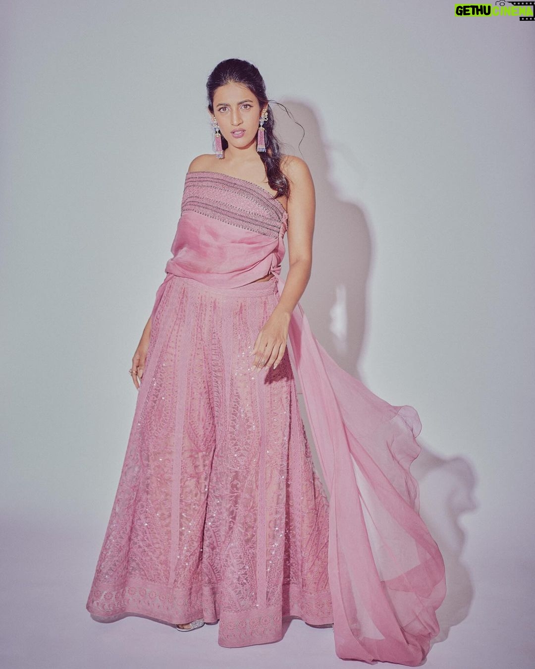 Niharika Konidela Instagram - The perfect pink 🎀 . Styled by @ashwin_ash1 & @hassankhan_3 Wearing @jade_bymk Jewellery @vegasri_goldanddiamonds Hair by @ravi_pasupuleti Clicked by @arifminhaz