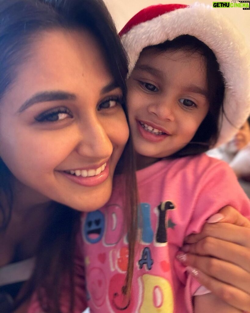 Nikita Dutta Instagram - Recent observation: The amount you fight with your sibling is directly proportional to how much you are obsessed with her offsprings 🩷 Shall miss you @naan_bai 🤗 BRB. Emma cry a little now 🥺