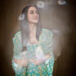 Nikita Dutta Instagram - Disclaimer: blurry content 😉🐠 . . . . 📸: @mandar_studio Outfit: @kareenparwani @lapink_by_knareshkumar @pr_vartika HMU: @zebasherifff