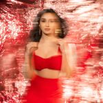 Nikita Dutta Instagram - This ain’t blur, the world is spinning too fast!🫠♥️ . . . . . Make up: @poonamsrv Hair: @guddetisavvy 📸: @deepak_das_photography Styled by @vidyulaa Assisted by @fpramod @yiniii_111 Outfit: @labelvirgoism