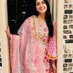 Nikita Dutta Instagram - Diwali at home included cleaning, lighting, decorating, praying and dealing with the dilemma of choosing between ladoo and kaju katli. . P.S. I had plenty of both 😬✌️ . . Wearing @maayera_jaipur @kareenparwani