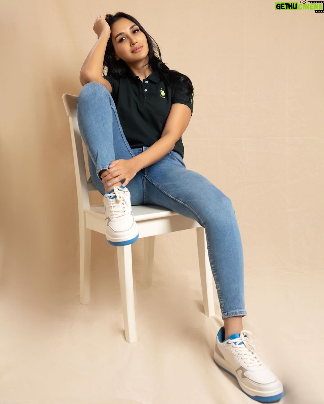 Nikita Dutta Instagram - This look from @uspoloassnindia can be the perfect addition to your wardrobe this festive season! Explore the best of classic American fashion only at USPA’s exclusive online shopping destination. SHOP NOW- www.uspoloassn.in #ALegendIsBorn #USPoloAssn #USPAstyle