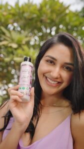 Nikita Dutta Instagram - I’ve found myself the perfect frizz fix 💜 It’s Love Beauty and Planet’s Argan Oil & Lavender Shampoo and Conditioner .🪻💜 @lovebeautyandplanet_in It’s made with 100% organic Moroccan Argan Oil and scented with Fresh French Lavender to transform your hair and make it super smooth and frizz-free!🫶🏻 It’s just what I was looking for.💆🏻‍♀️ Try it out, now!💜 #LoveBeautyAndPlanet #SulphateFree #Haircare #frizzcontrol #frizzfree #lavender #hairroutine #shampoo