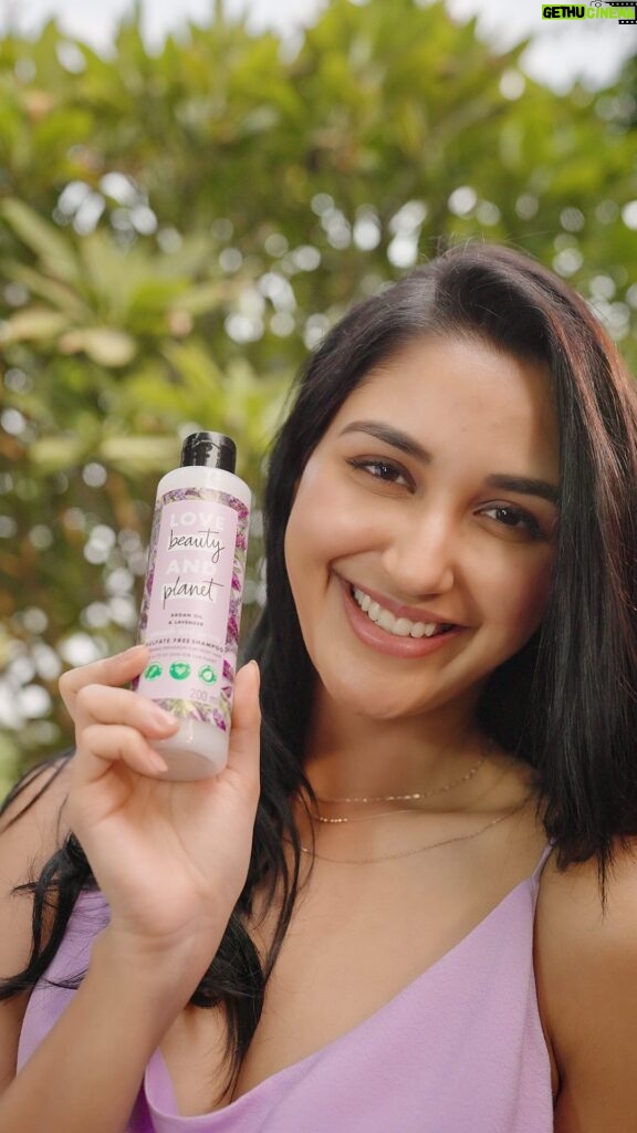 Nikita Dutta Instagram - I’ve found myself the perfect frizz fix 💜 It’s Love Beauty and Planet’s Argan Oil & Lavender Shampoo and Conditioner .🪻💜 @lovebeautyandplanet_in It’s made with 100% organic Moroccan Argan Oil and scented with Fresh French Lavender to transform your hair and make it super smooth and frizz-free!🫶🏻 It’s just what I was looking for.💆🏻‍♀️ Try it out, now!💜 #LoveBeautyAndPlanet #SulphateFree #Haircare #frizzcontrol #frizzfree #lavender #hairroutine #shampoo