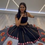 Nikita Dutta Instagram - Now years old when I discovered this hack of getting the perfectly settled skirt post a twirl 😛 Courtesy: @thangaatgarba 💛 . #NavratriIsComing 💃 #RuperiValut . . P.S.: this song and @jonitamusic ‘s voice 🤌🩷