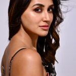 Nikita Dutta Instagram - Sending out some long weekend love 🖤💅🏻 . . . . 📸: @whoami.photography HMU: @mitavaswani @jayshree2783 Styled by @styledbyanuja Wearing: @howwhenwearclothing