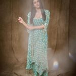Nikita Dutta Instagram - Disclaimer: blurry content 😉🐠 . . . . 📸: @mandar_studio Outfit: @kareenparwani @lapink_by_knareshkumar @pr_vartika HMU: @zebasherifff