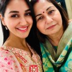 Nikita Dutta Instagram - Diwali at home included cleaning, lighting, decorating, praying and dealing with the dilemma of choosing between ladoo and kaju katli. . P.S. I had plenty of both 😬✌️ . . Wearing @maayera_jaipur @kareenparwani