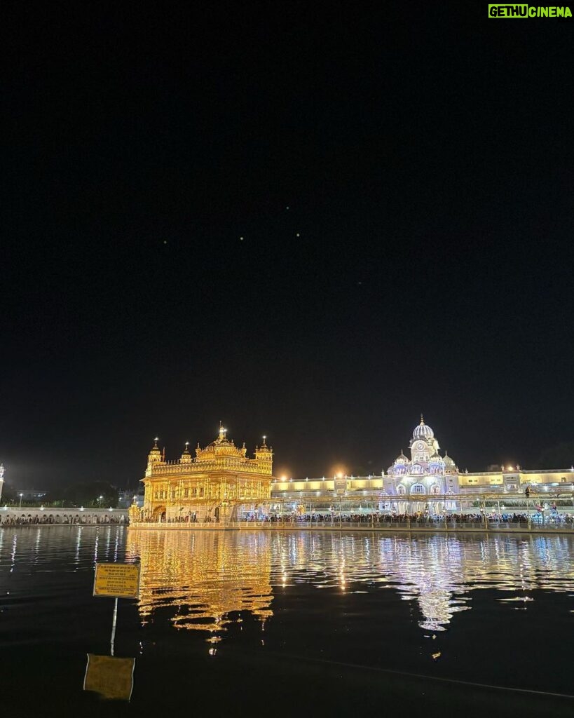 Nikita Dutta Instagram - Yearly ritual and place for gratitude 🩷 ਸਤਿਨਾਮ ਵਾਹਿਗੁਰੂ 🙏 Golden Temple, Amritsar, India