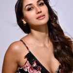 Nikita Dutta Instagram - Sending out some long weekend love 🖤💅🏻 . . . . 📸: @whoami.photography HMU: @mitavaswani @jayshree2783 Styled by @styledbyanuja Wearing: @howwhenwearclothing