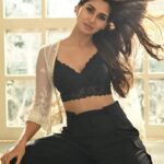 Nikita Dutta Instagram - Perpetual mood: stressed but well tressed 🪿🪿 . . . . . 📸: @whoami.photography HMU: @mitavaswani @jayshree2783 Outfit: @clovia_fashions Jewellery: @palmonas_official Styled by @styledbyanuja