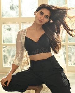 Nikita Dutta Instagram - Perpetual mood: stressed but well tressed 🪿🪿 . . . . . 📸: @whoami.photography HMU: @mitavaswani @jayshree2783 Outfit: @clovia_fashions Jewellery: @palmonas_official Styled by @styledbyanuja