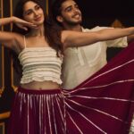 Nikita Dutta Instagram - Our mutual admiration continues while keeping it simple this time 😅🤍🪶 . . . . Choreography: @jainil_dreamtodance 👗: @anjanase_official 🎥: @ausee.art HMU for @nikifying : @mitavaswani #MenInSkirts #jainilmehtachoreography #nikitadutta