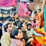 Nikita Dutta Instagram – Last night with the team of #GharatGanpati 🌸🩷
Something immensely satisfying about bowing down to the mighty #LalbaughchRaja 
Thank you Bappa 😇🙌
@navjyot_bandiwadekar @bhushan_pradhan @navigns