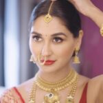 Nikita Dutta Instagram – Time-traveled through style with @rivaahbytanishq, recreating my mom’s wedding look that I have always loved. Classic elegance and designs that can transcend generations. Visit your nearest Tanishq store and explore the widest range @rivaahbytanishq wedding jewellery!

#RivaahByTanishq #RivaahWeddingJewellery