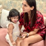 Nikita Dutta Instagram - Recent observation: The amount you fight with your sibling is directly proportional to how much you are obsessed with her offsprings 🩷 Shall miss you @naan_bai 🤗 BRB. Emma cry a little now 🥺