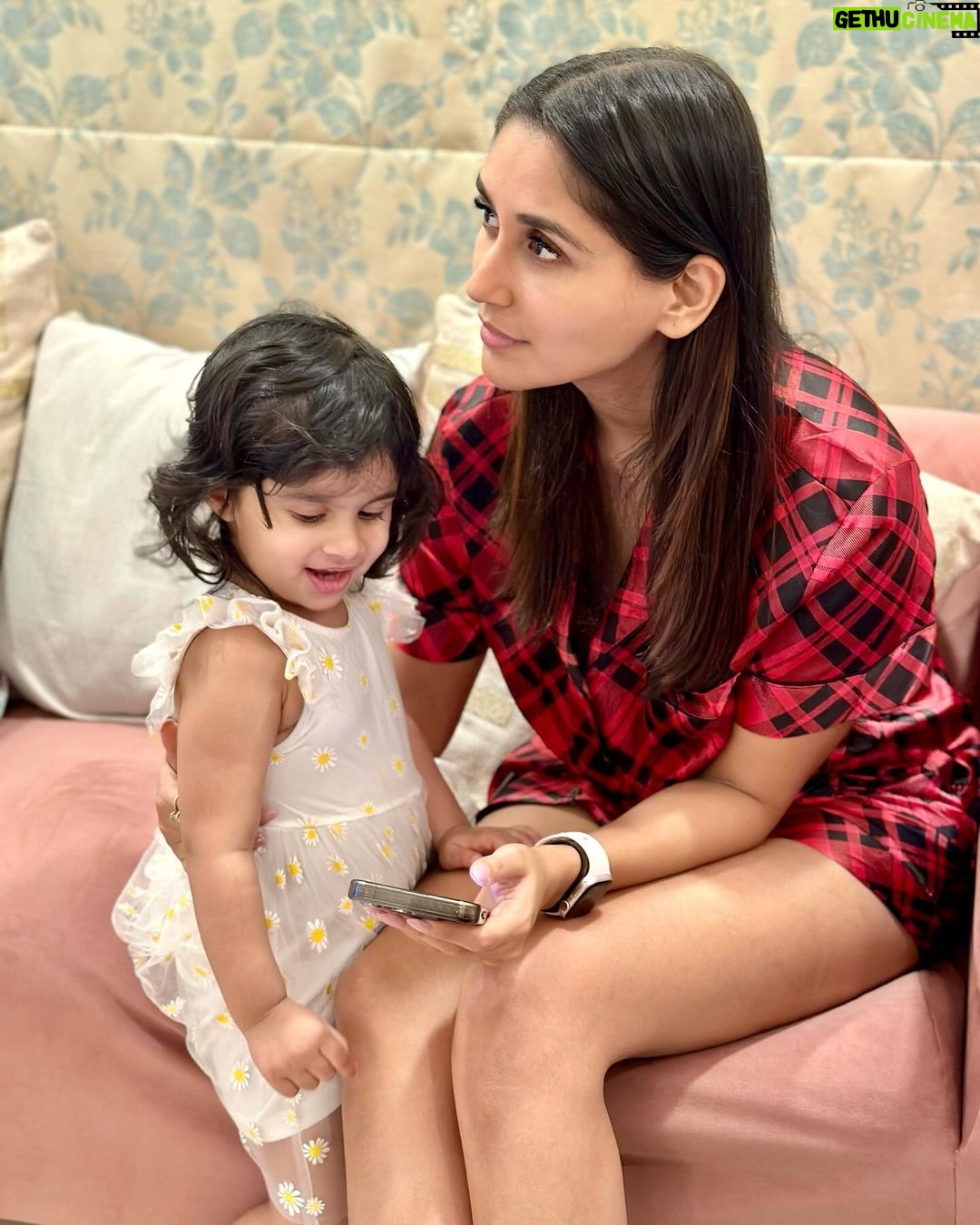 Nikita Dutta Instagram - Recent observation: The amount you fight with your sibling is directly proportional to how much you are obsessed with her offsprings 🩷 Shall miss you @naan_bai 🤗 BRB. Emma cry a little now 🥺