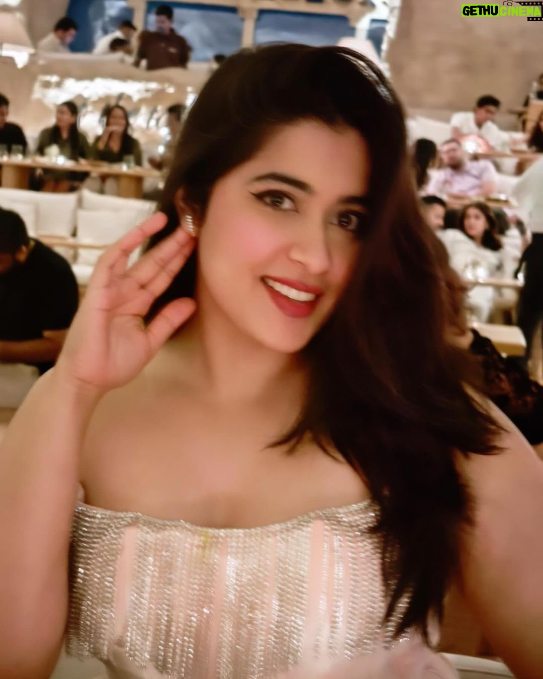 Nikita Sharma Instagram - Blurry Mumbai nights ♥️
