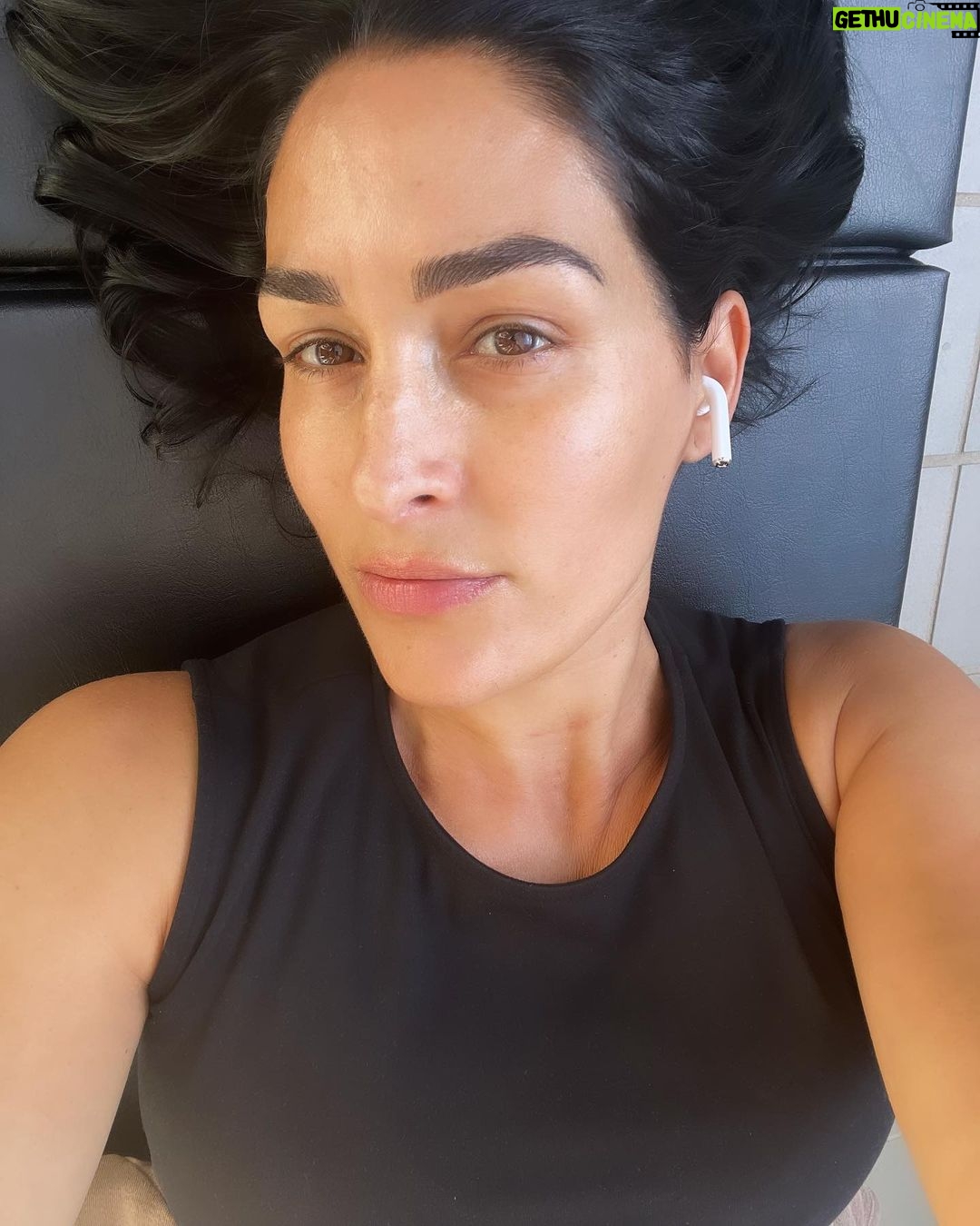 Nikki Garcia Instagram - Finally got a great sweat on this morning! 💪🏼 Feels like it has been weeks. Can’t wait to get back in my @plunge everyday and @higherdose sauna blanket. Two things that make my arthritis and chronic pain feel soooo good. ✨