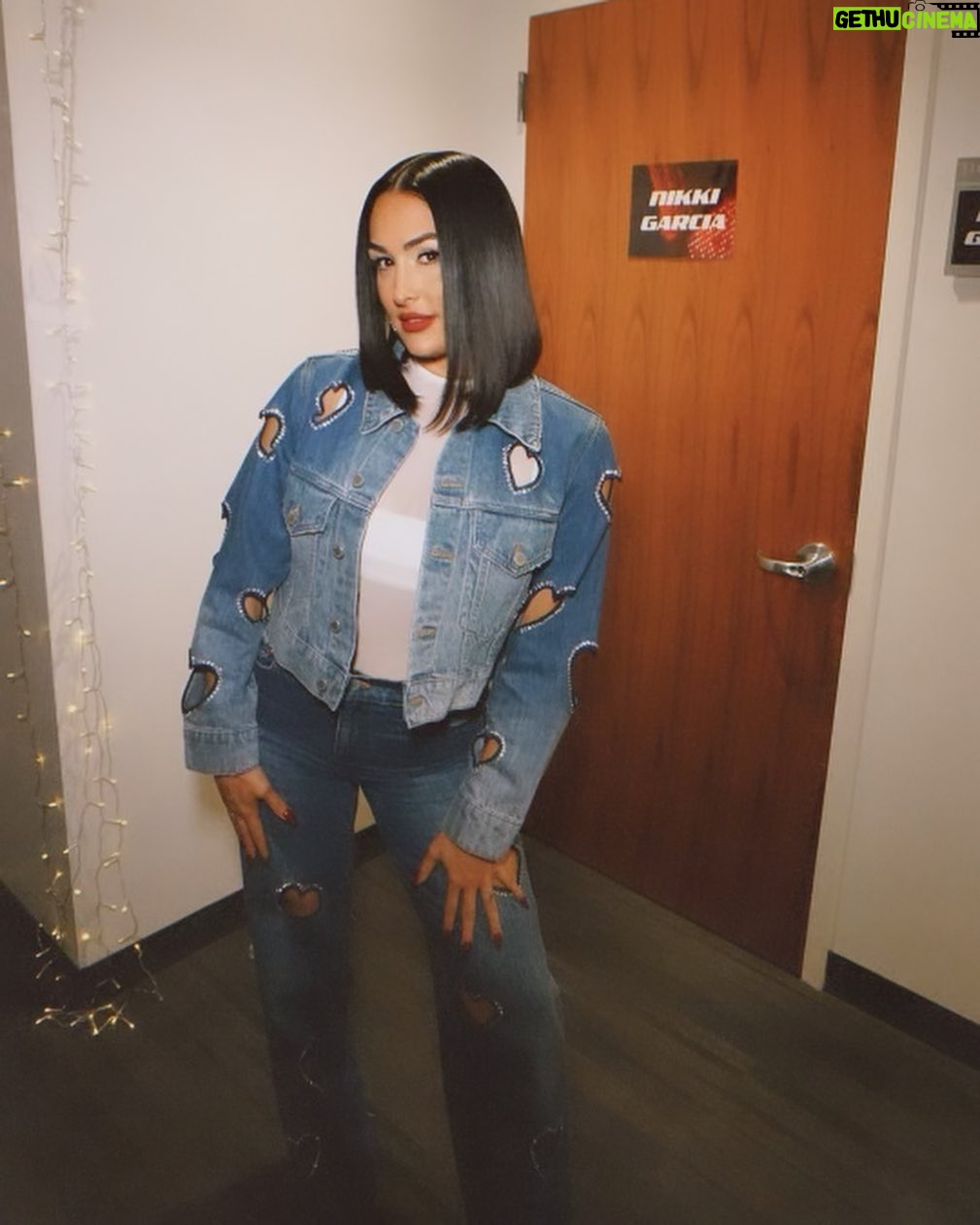 Nikki Garcia Instagram - Bringing the Barmageddon vibes to the @nbcthevoice last night! β¨π€π»β€οΈπππ
π» Who saw the Holiday Bartacular last night on @nbc ?!?! If you missed it you can go stream it now on @peacock !!! π§π»βππ―π· Also make sure to catch up on last nightβs episode on @usanetwork on demand or the USA app!!! I wonβt spoil who won between @fluffyguy and @jellyroll615 !!! ππΌππΌππΌππΌ