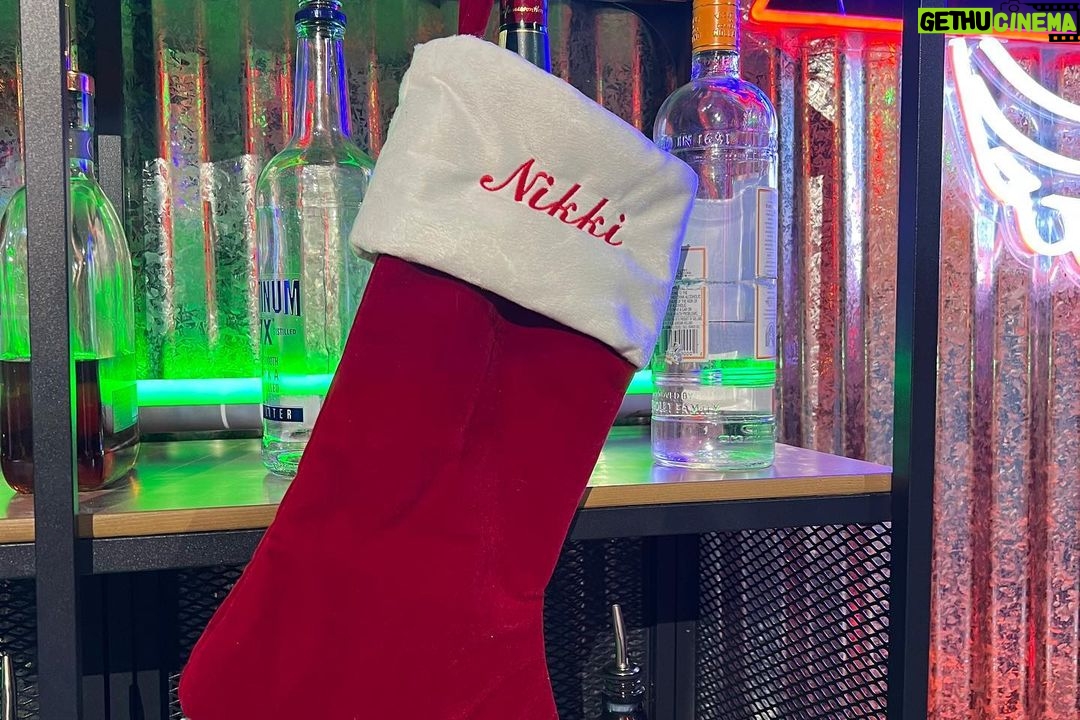 Nikki Garcia Instagram - End Christmas just right with the Barmageddon Holiday Bartacular!!! Grab that spiked eggnog bc we are just 20 mins away only on the @usanetwork π
π»ππ€Άπ»π»π€£π #barmageddon #christmas #usa