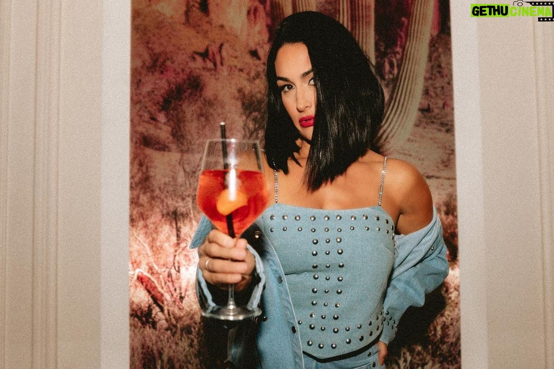Nikki Garcia Instagram - 2 hours away from an all NEW #barmageddon only on @usanetwork 💋🍻🤠 And hope you are feeling festive bc TONIGHT is back 2 back episodes of Barmageddon!! In case you missed Barmageddon’s Holiday Bartacular 🎅🏻🎄🥃 You’ll get to see it tonight on USA!