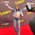 Nikki Garcia Instagram - Bringing the Barmageddon vibes to the @nbcthevoice last night! ✨🤍🍻❤️🎄💋🎅🏻 Who saw the Holiday Bartacular last night on @nbc ?!?! If you missed it you can go stream it now on @peacock !!! 🧑🏻‍🎄🎯🍷 Also make sure to catch up on last night’s episode on @usanetwork on demand or the USA app!!! I won’t spoil who won between @fluffyguy and @jellyroll615 !!! 🙌🏼🙌🏼🙌🏼🙌🏼
