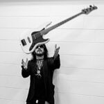 Nikki Sixx Instagram - Backstage juggling with @rosshalfin