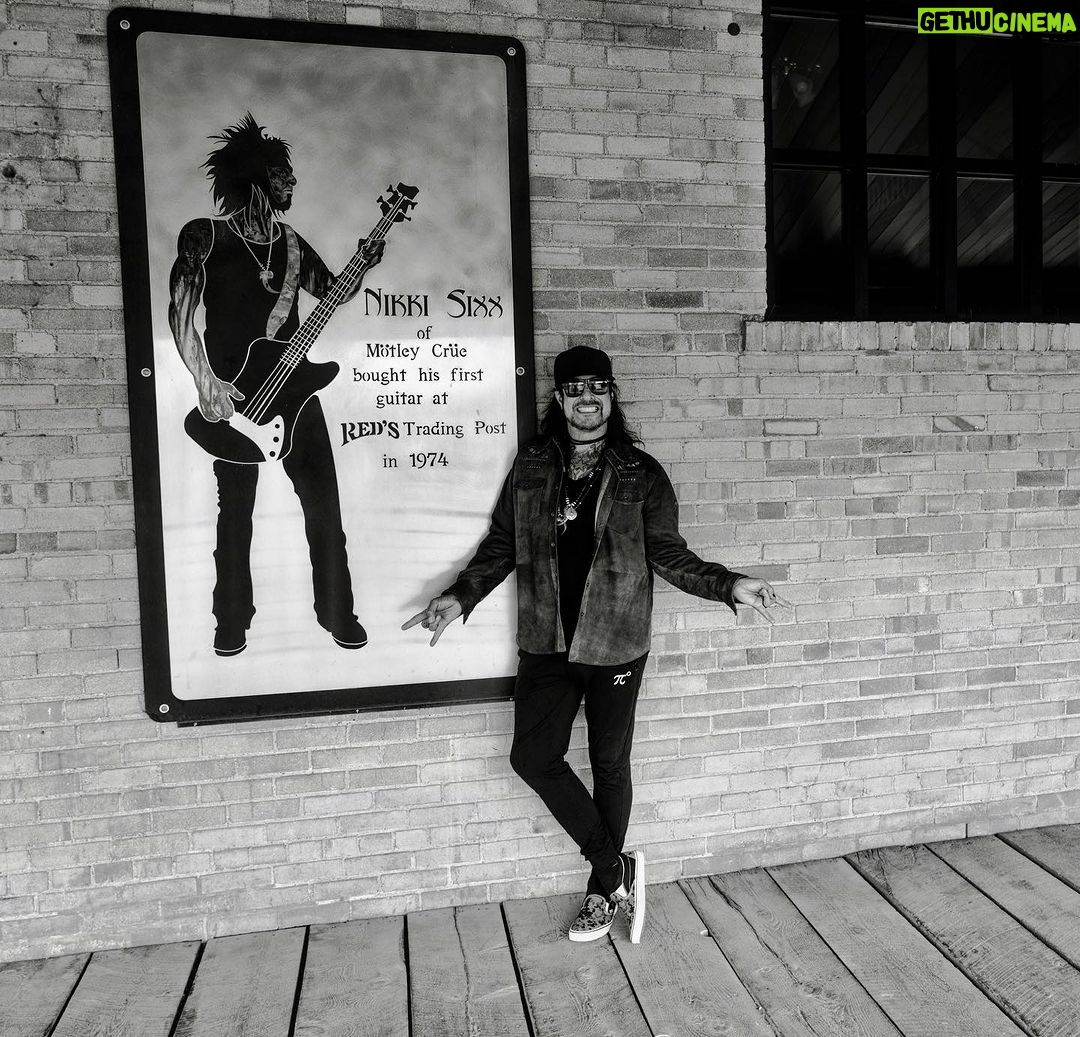 Nikki Sixx Instagram - Meanwhile back in Twin Falls Idaho before this tour. #RedsTradingPost Twin Falls (Idaho)