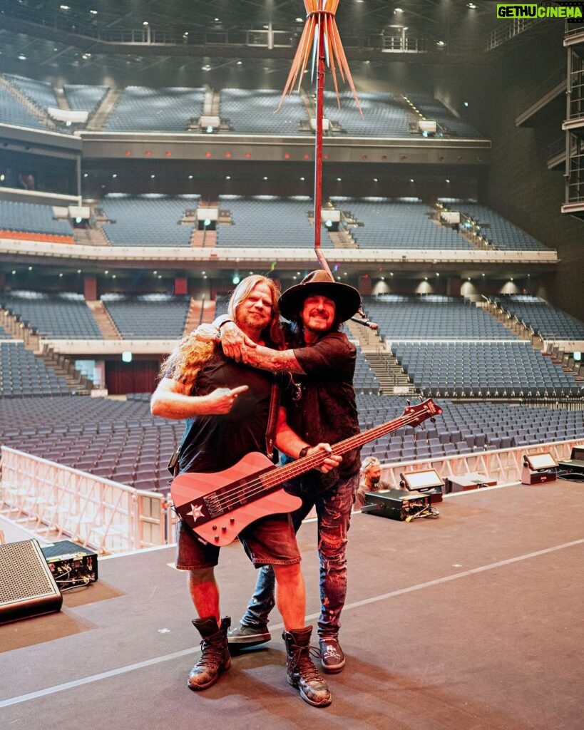 Nikki Sixx Instagram - Soundcheck in Yokohama with my dude @fredofdethofficial @fredkowalophotography. Behind every guy or gal you ever watch performing there is their tech. Fred stays on top of my ever changing basses,strings and all my gear.( top to bottom ) and this lunatic always has a smile on his face even when I don’t ( which always turns my day around )—-Really glad @rosshalfin got this shot. It’s a framer. Thanks Fred. Tokyo Japan