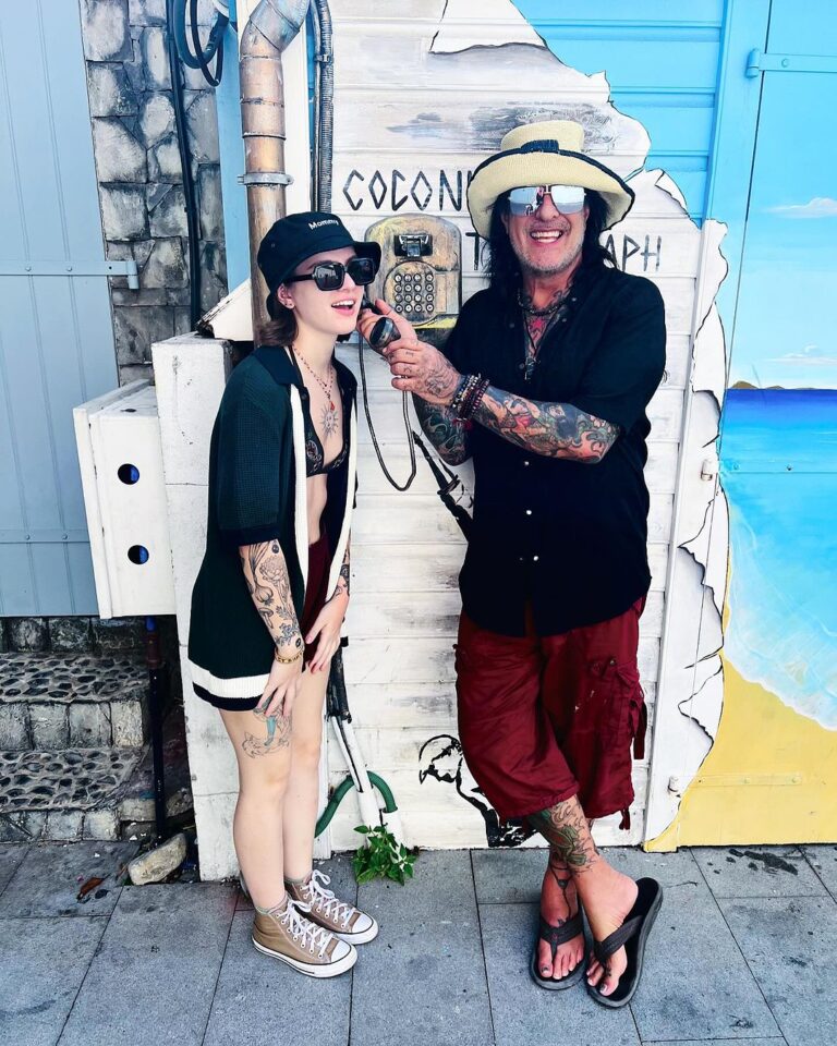 Nikki Sixx Instagram - Having the best vacation with my daughter Frankie. She’s such a strong woman and inspiration. ♥️🌊🌴