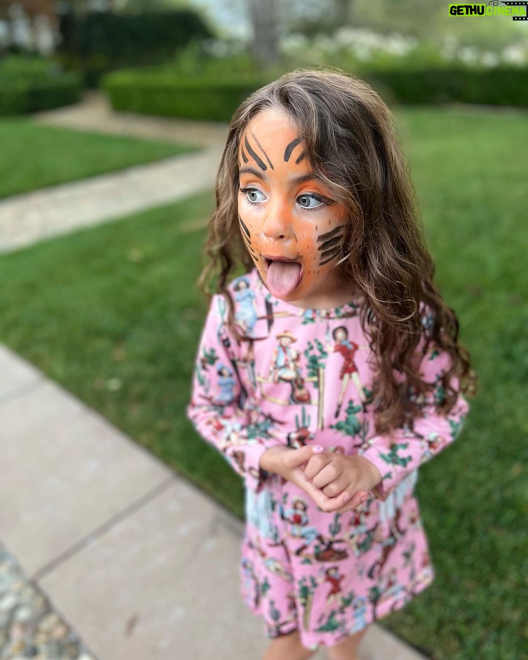 Nikki Sixx Instagram - Survived band rehearsal somehow but then got attacked by a crazy Halloween tiger in the yard…. Japan you’re up next. 🇯🇵 🎶