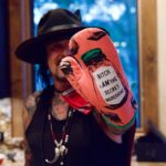 Nikki Sixx Instagram - I’m lucky my wife lets me anywhere near a kitchen ( open flames) but honestly the last year or so I’ve come to really enjoy cooking. Feels very creative. I know @tommylee has been cooking for years( Amazing cook ) and we talk about how relaxing it is. BTW we upped our fire insurance just in case…. And yes it’s sexy as Fück to make dinner with your wife. 📸 by @how2girl Jackson, Wyoming