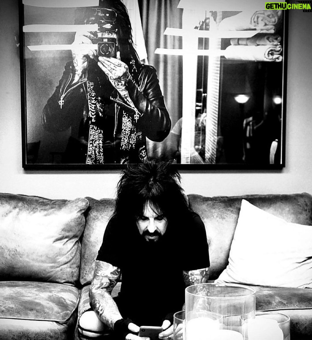 Nikki Sixx Instagram - Flashback to Funny Farm…Snap by @dustinjackphoto HEADING BACK TO CALI SOON FOR BAND REHEARSALS AND HALLOWEEN BEFORE HEADING TO JAPAN AND AUSTRALIA——Look forward to getting back into my photography-art studio….