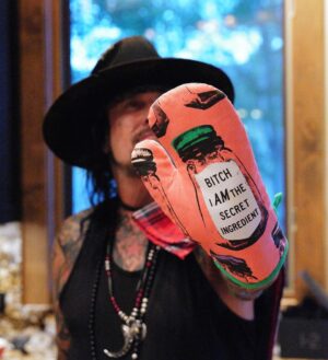 Nikki Sixx Instagram - I’m lucky my wife lets me anywhere near a kitchen ( open flames) but honestly the last year or so I’ve come to really enjoy cooking. Feels very creative. I know @tommylee has been cooking for years( Amazing cook ) and we talk about how relaxing it is.  BTW we upped our fire insurance just in case…. And yes it’s sexy as Fück to make dinner with your wife. 📸 by @how2girl