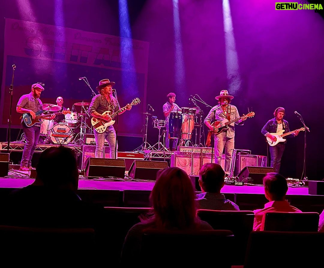 Nikki Sixx Instagram - Saw Devon Allman and @donavon_frankenreiter tonight @thecenterjh. Band sounded great. Check them out. Amazing players and songs. Jackson, Wyoming