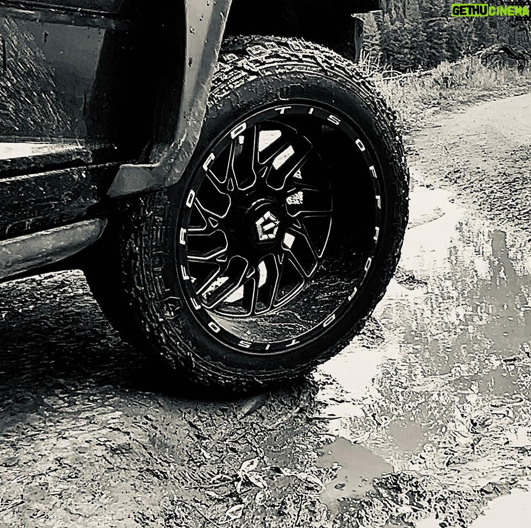 Nikki Sixx Instagram - Waiting on the river to turn on. This rain doesn’t help… Grand Teton National Park