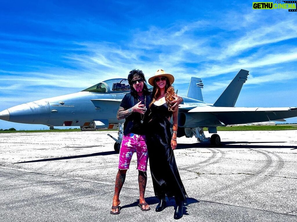 Nikki Sixx Instagram - Every since I became a fighter pilot I’ve been pulling hot chicks. @how2girl El Paso, Texas