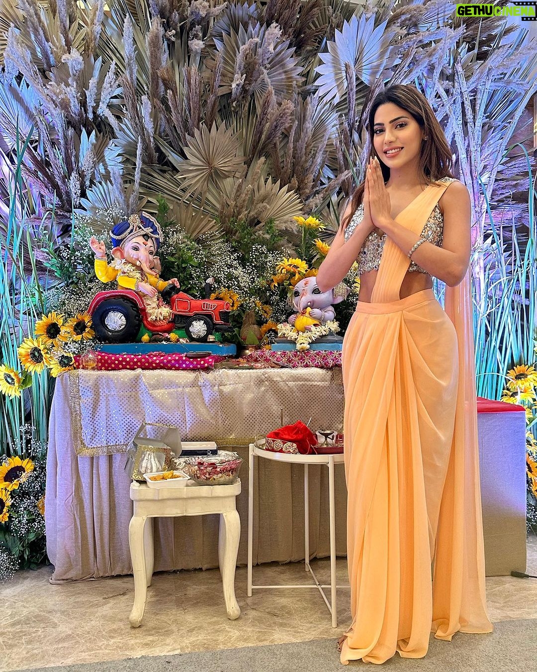 Nikki Tamboli Instagram - गणपती बाप्पा मोरया🌸💐