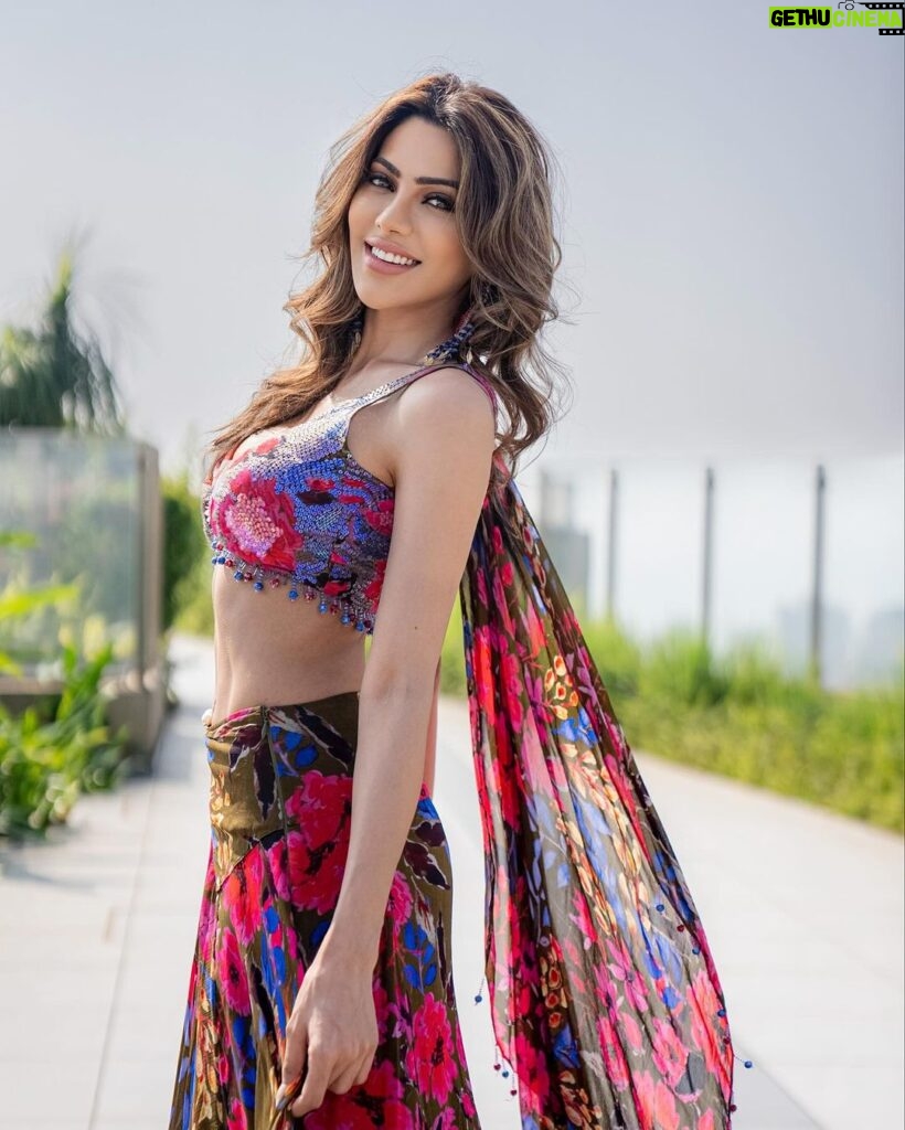 Nikki Tamboli Instagram - 🌈 . . . . . . . Outfit: @surabhi.gandhi H&M: @celebsmakeupbysejal