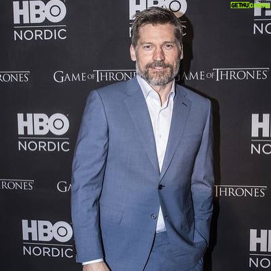 Nikolaj Coster-Waldau Instagram - Huge thanks to everybody who showed up tonight in Copenhagen at the final GOT premiere. Not least Søren from the amazing fan group ‘a Camp of ice and fire’ you guys always make it 50 % more fun ! . I wish we could screen every episode on the big screen . It looks insane and its so much fun to share the experience. Enjoy the next 5 weeks :-) @ilariaurbinati @brioni_official @hbonordic @pilouasbaek