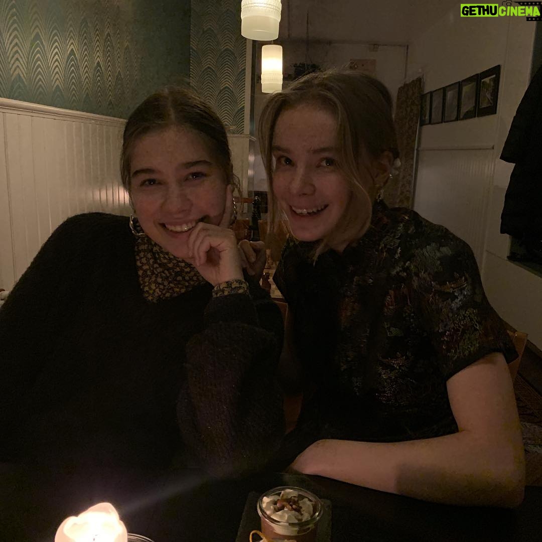 Nikolaj Coster-Waldau Instagram - Out with my two favourites @filippa_costerwaldau and @safinawaldau ❤️😀🇬🇱