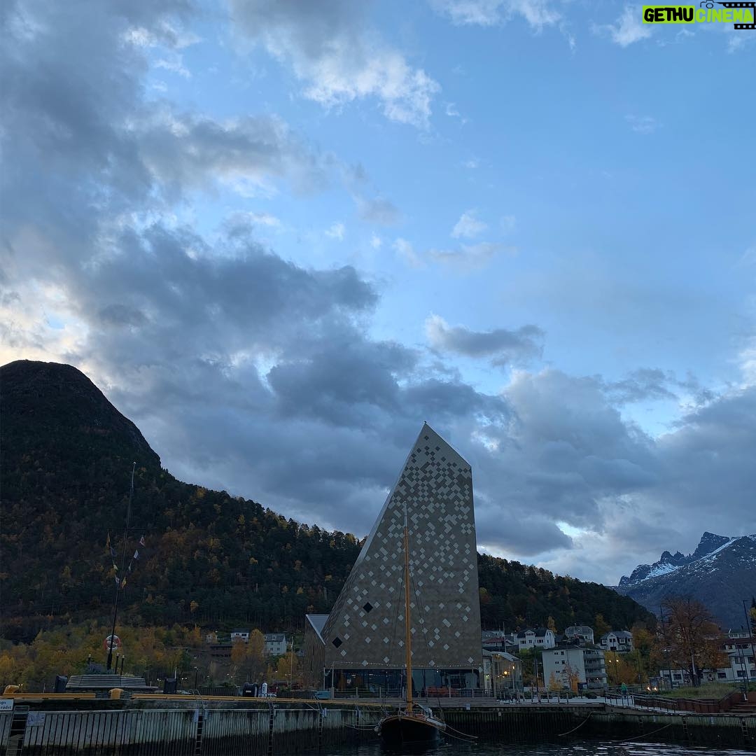 Nikolaj Coster-Waldau Instagram - Too quiet. And what’s with that stapler. What is happening at the bellevue. Åndalsnes, Norway
