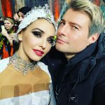Nikolay Baskov Instagram - Вчера с мамой сходили на финальное ледовое шоу @tatiana_navka Татьяны Навки «Лебединое озеро». Мы под сильнейшим впечатлением! Для этого шоу я озвучивал одну из партий и мне невероятно приятно быть частью этой фантастически красивой сказки, которую хочется посмотреть снова и снова. @_sechenov.com_ Алексей Сеченов, режиссёр, который делал со мной шоу «Игра», тут он превзошёл себя. То, что я увидел вчера, говорит о том, что мы умеем, можем делать такие проекты по истине мирового уровня. Спасибо всей команде постановщиков, благодарю всех чемпионов, которые покорили своим мастерством заполненый счастливыми взрослыми и детьми «Мегаспорт». Спасибо, Таня, за этот волшебный вечер! Это было грандиозно!!! Фрагменты в сторис 💥
