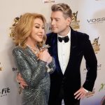 Nikolay Baskov Instagram – Поздравляю нас с @uspenskayalubov_official с победой на Национальной музыкальной премии “Виктория”, благодарим академиков за выбор нашего дуэта 💥🔥🥂 Государственный Кремлёвский Дворец