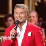 Nikolay Baskov Instagram - Бесценный для меня подарок - эфир юбилейного концерта. Лучшие песни в моём исполнении и не только. Будет много сюрпризов! Чудесный праздник музыки в ослепительном созвездии моих прекрасных друзей. Смотрите сегодня в 21:00 на канале @tvrussia ❗️🔥❤️ С юбилеем меня❗️ 45❗️ Ура❗️😀🎂