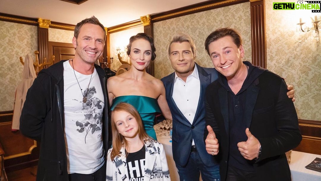 Nikolay Baskov Instagram - Вчера я был на премьере спектакля #безымяннаязвезда в Губернском театре @teatr_mgt Прекрасный состав, отличная постановка, в главных ролях Анна Снаткина @snatkina_anna и Никита Пресняков @npresnyakov . Аня, спасибо за приглашение, ты потрясающая актриса и ты замечательно поёшь! Благодарю Сергея Безрукова @s_bezrukov за оказанное внимание. Сложно передать все эмоции. Невероятно яркий, увлекательный, музыкальный спектакль. Сходите всей семьей, с друзьями, получите невероятное удовольствие! #театр #премьера