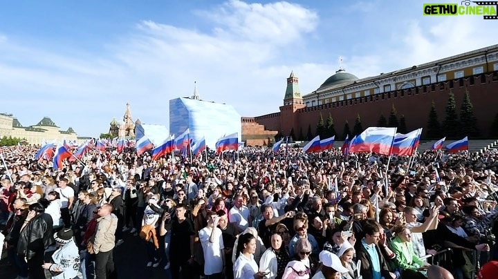 Nikolay Baskov Instagram - С праздником, моя Великая Страна! Процветания и благоденствия! С Днём России❗🇷🇺☀ Сегодня в 18:00 на @tvrussia праздничный концерт❗