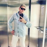 Nikolay Baskov Instagram - Еду на репетицию к @larisa.dolina.official 27 апреля у неё грандиозный концерт в @crocuscityhall к 50- летию творческой деятельности , где мы исполним наш дуэт "Давай по- хорошему " в сопровождении оркестра 👌